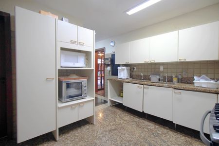 Casa à venda com 460m², 4 quartos e 4 vagasCozinha