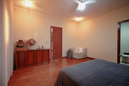 Casa à venda com 460m², 4 quartos e 4 vagasSuite 1