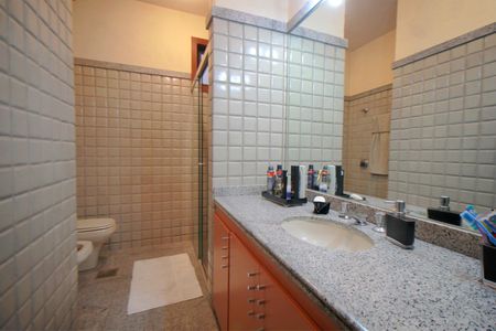 Casa à venda com 460m², 4 quartos e 4 vagasBanheiro 1