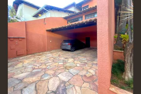 Casa à venda com 460m², 4 quartos e 4 vagas Casa à venda com 460m², 4 quartos e 4 vagasGaragem