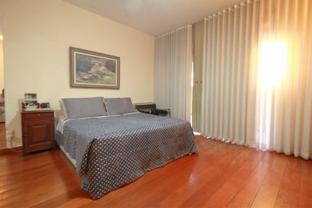 Casa à venda com 460m², 4 quartos e 4 vagasSuite 1