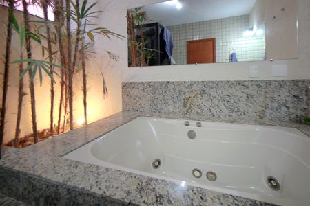 Casa à venda com 460m², 4 quartos e 4 vagasBanheiro da Suíte 1