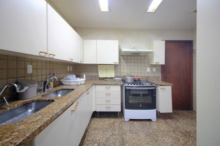 Casa à venda com 460m², 4 quartos e 4 vagasCozinha