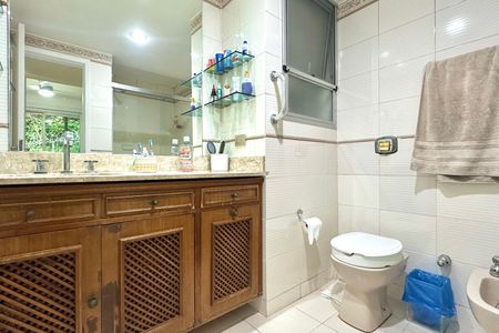 Apartamento à venda com 140m², 4 quartos e 2 vagasBanheiro da Suíte 2