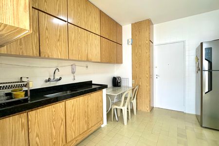 Apartamento à venda com 140m², 4 quartos e 2 vagasCozinha