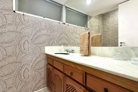 Lavabo de apartamento à venda com 4 quartos, 140m² em Humaitá, Rio de Janeiro