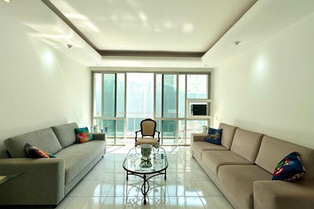 Apartamento à venda com 140m², 4 quartos e 2 vagasSala