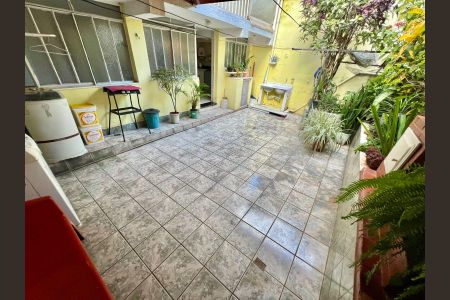 Casa à venda com 278m², 3 quartos e 3 vagasÁrea Externa - Fundos