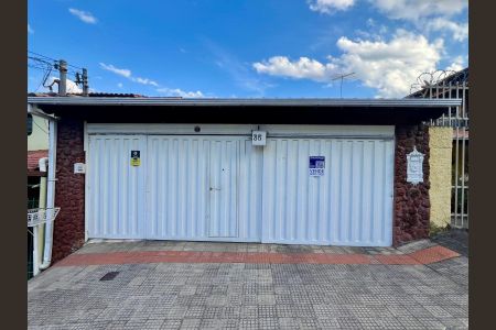 Casa à venda com 278m², 3 quartos e 3 vagasPlaca instalada em 12-08-2025 com código GPZI-250