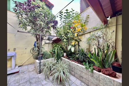 Casa à venda com 278m², 3 quartos e 3 vagasÁrea Externa - Fundos - Jardim