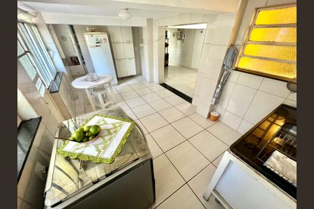 Casa à venda com 278m², 3 quartos e 3 vagasCozinha 2