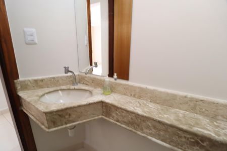 Casa para alugar com 5 quartos, 220m² em Santa Mônica, Uberlândia