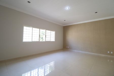 Casa para alugar com 5 quartos, 220m² em Santa Mônica, Uberlândia