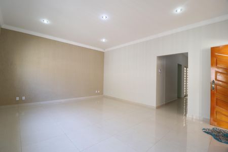 Casa para alugar com 5 quartos, 220m² em Santa Mônica, Uberlândia