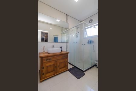 Casa à venda com 400m², 3 quartos e 3 vagasBanheiro da Suíte