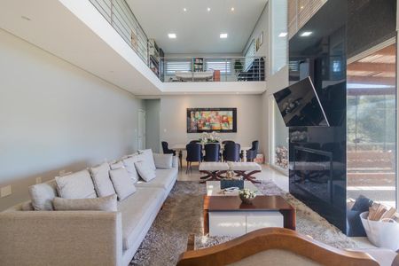 Sala de casa à venda com 3 quartos, 400m² em Teresópolis, Porto Alegre