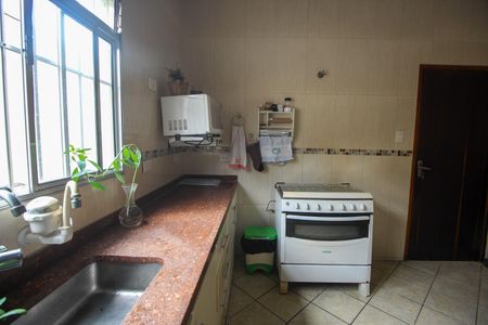 Casa à venda com 370m², 2 quartos e 2 vagasCozinha