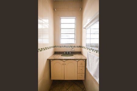 Casa à venda com 370m², 2 quartos e 2 vagasBanheiro