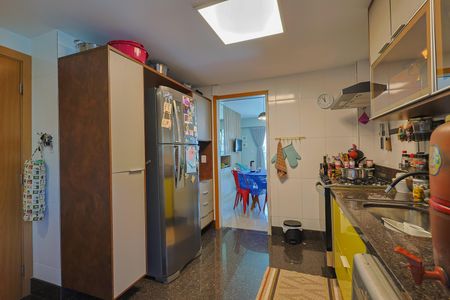 Apartamento à venda com 225m², 4 quartos e 3 vagasCozinha