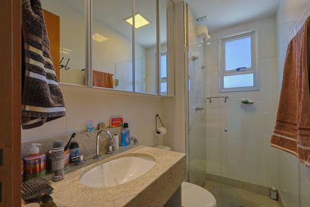 Apartamento à venda com 225m², 4 quartos e 3 vagasBanheiro 2