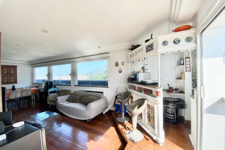 Apartamento à venda com 160m², 3 quartos e 2 vagasSegundo andar- sala