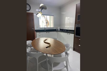 Casa à venda com 140m², 3 quartos e 2 vagasFoto 01