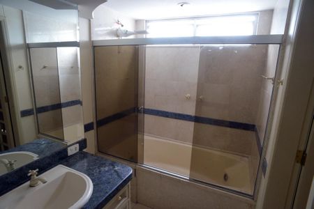 Apartamento à venda com 300m², 3 quartos e 2 vagasBanheiro da Suíte 1