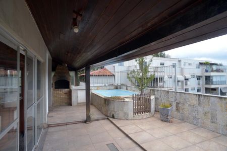 Apartamento à venda com 300m², 3 quartos e 2 vagasVaranda