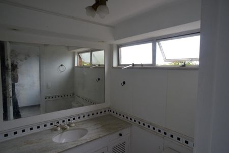 Apartamento à venda com 300m², 3 quartos e 2 vagasBanheiro da Suíte 2