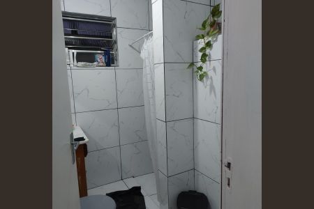 Banheiro de apartamento à venda com 3 quartos, 80m² em Santo Antônio, Porto Alegre