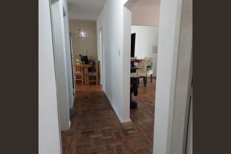 Corredor de apartamento à venda com 3 quartos, 80m² em Santo Antônio, Porto Alegre