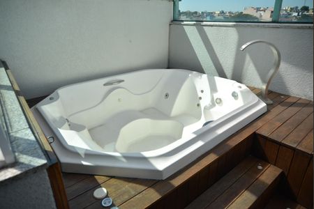 Apartamento à venda com 86m², 2 quartos e 2 vagasBanheira