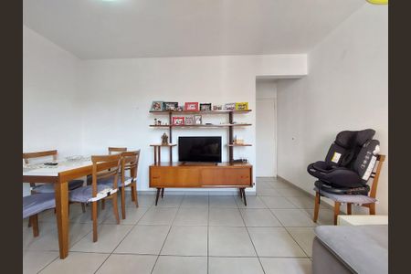 Apartamento para alugar com 75m², 3 quartos e 1 vaga Apartamento para alugar com 75m², 3 quartos e 1 vagaSala