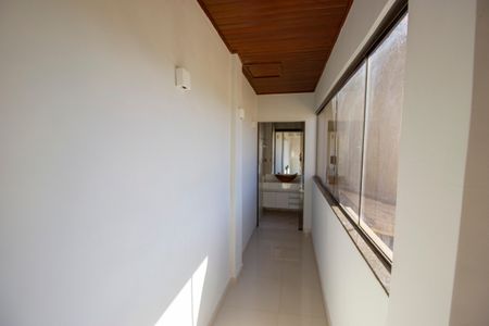 Casa de condomínio para alugar com 490m², 2 quartos e 7 vagasCorredor