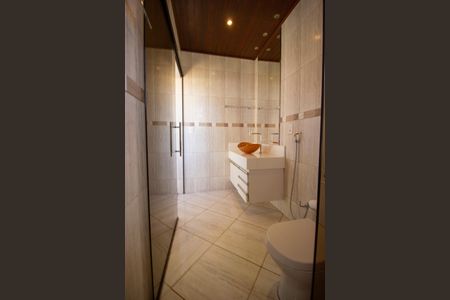 Casa de condomínio para alugar com 490m², 2 quartos e 7 vagasBanheiro