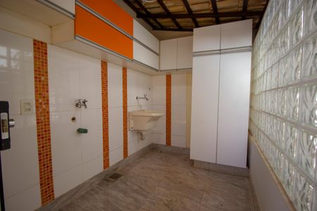 Casa de condomínio para alugar com 490m², 2 quartos e 7 vagasÁrea de Serviço