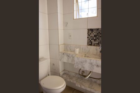 Casa de condomínio para alugar com 490m², 2 quartos e 7 vagasBanheiro de Serviço