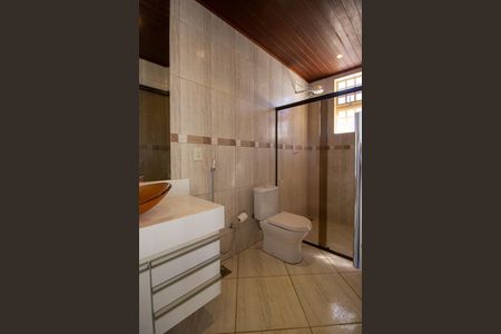 Casa de condomínio para alugar com 490m², 2 quartos e 7 vagasBanheiro