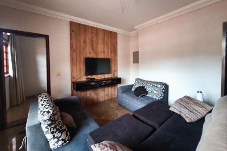 Casa à venda com 370m², 3 quartos e 4 vagas Casa à venda com 370m², 3 quartos e 4 vagasSala