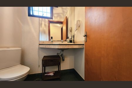 Casa à venda com 273m², 3 quartos e 3 vagasLavabo