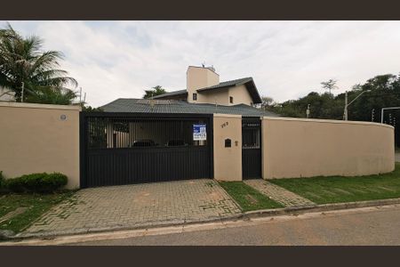 Casa à venda com 273m², 3 quartos e 3 vagasFachada