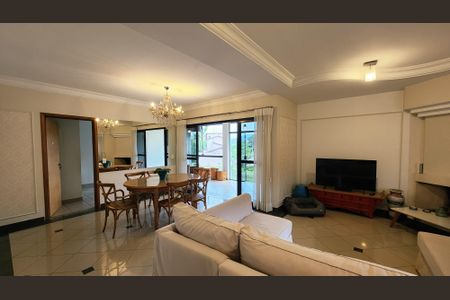 Casa à venda com 273m², 3 quartos e 3 vagasSala