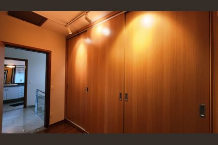 Casa à venda com 273m², 3 quartos e 3 vagasQuarto Suíte