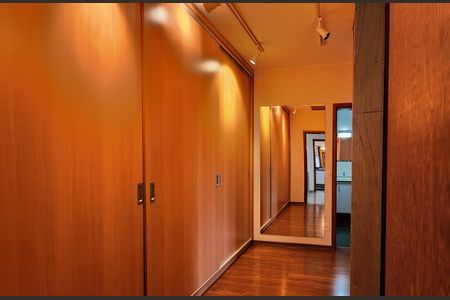 Casa à venda com 273m², 3 quartos e 3 vagasCloset da suíte