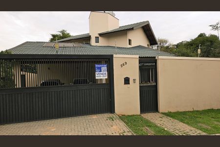 Casa à venda com 273m², 3 quartos e 3 vagasFachada + Plaquinha