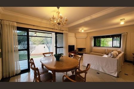 Casa à venda com 273m², 3 quartos e 3 vagasSala