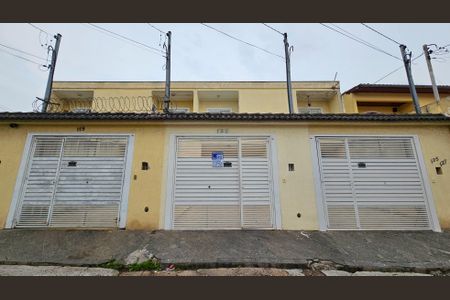 Casa à venda com 110m², 3 quartos e 2 vagas Casa à venda com 110m², 3 quartos e 2 vagasFachada