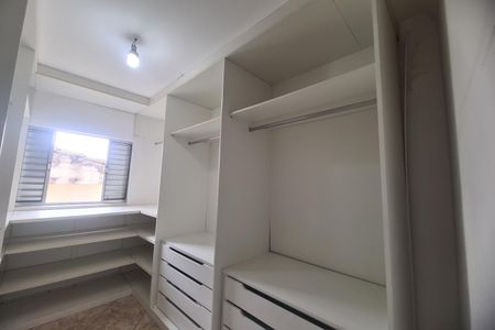 Casa à venda com 96m², 3 quartos e 2 vagasCloset