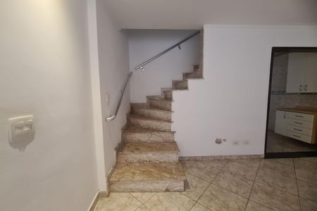 Casa à venda com 96m², 3 quartos e 2 vagasEscada