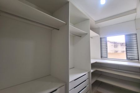 Casa à venda com 96m², 3 quartos e 2 vagasCloset